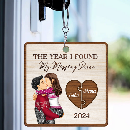 The Year I Found My Missing Piece Kissing Couples - Personalized Wooden Keychain