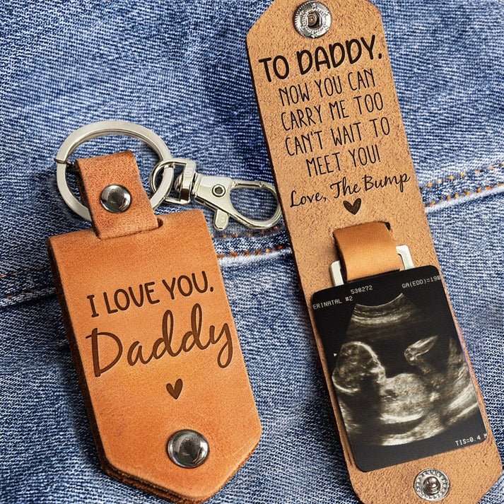 Family - Daddy Can'T Wait To Meet You From The Bump - Personalized Leather Keychain - Makezbright Gifts